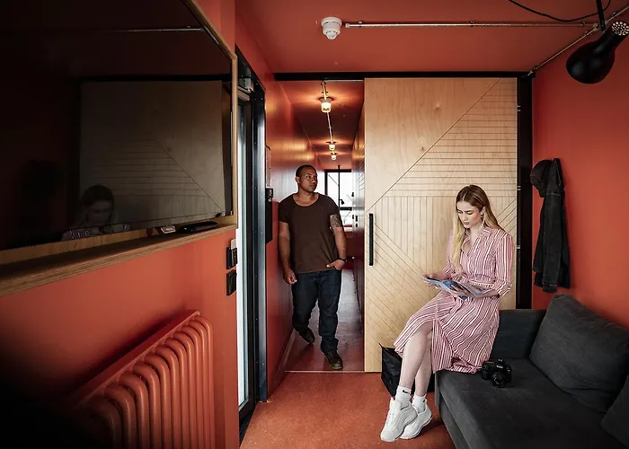 Dock Warnemünde Hostel *